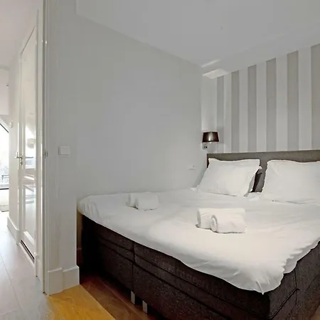 Apartment 2 Bedroom Loft Near Rijksmuseum